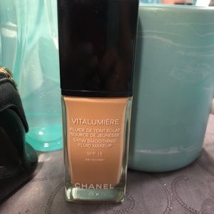 Chanel Vitalumiere foundation beige 40